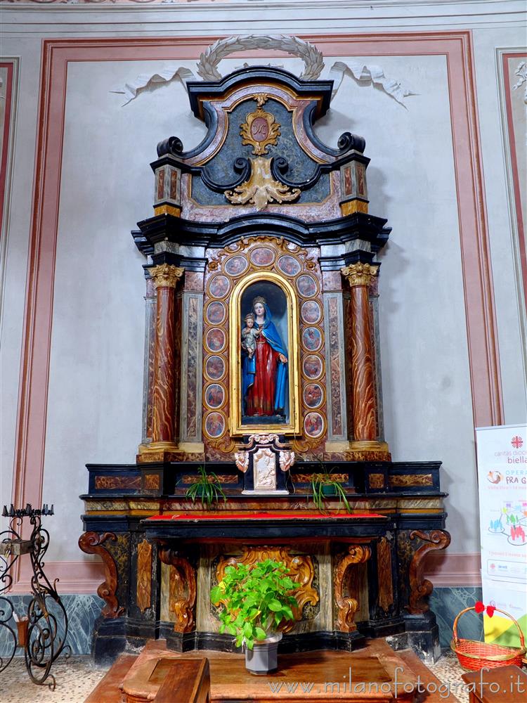 Netro (Biella, Italy) - Altar of the Virgin of the Rosary in the Parish Church of Santa Maria Assunta